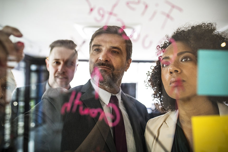 ¿CÓMO LOS JEFES DEBEN REALIZAR UNA EVALUACIÓN POR COMPETENCIAS OBJETIVA?