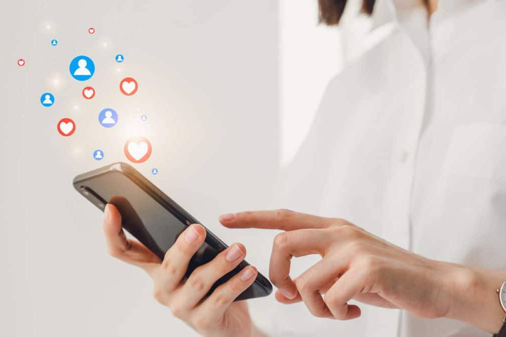 LA IMPORTANCIA DE LAS REDES SOCIALES CORPORATIVAS EN RECURSOS HUMANOS