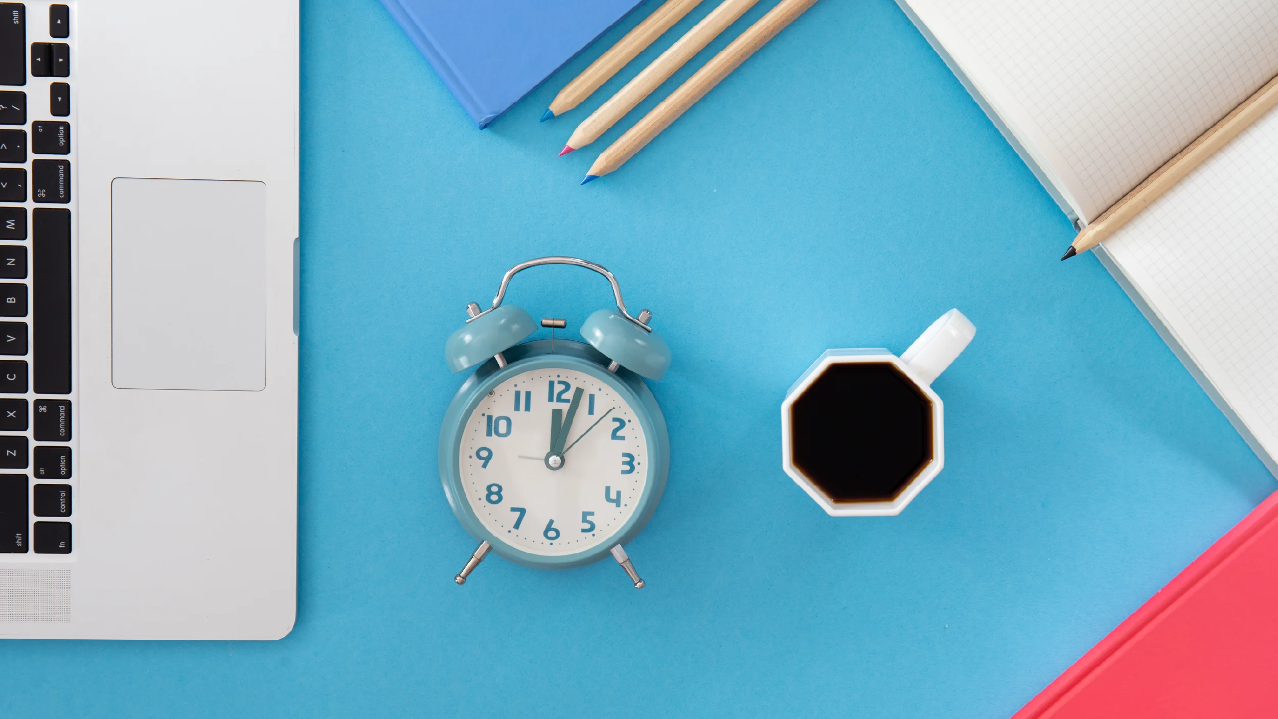 DEL RELOJ CHECADOR A LA EXPERIENCIA DIGITAL DEL TIEMPO TRABAJADO